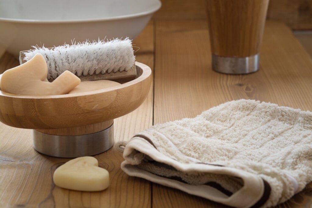 How Do You Use a Teak Wonder Cleaner